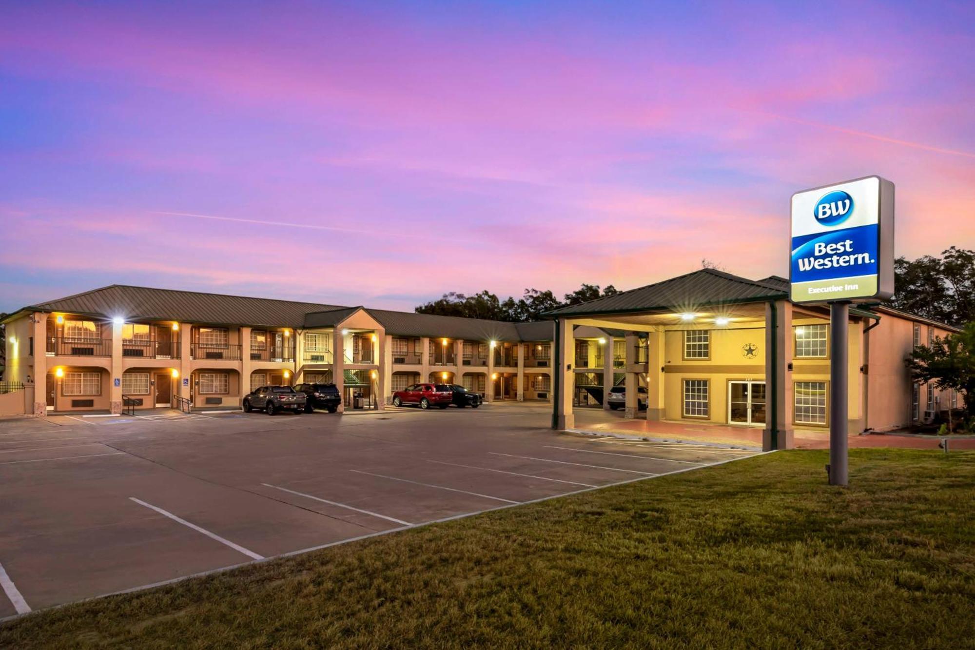 贝斯特韦斯特行政酒店 Hallettsville 外观 照片